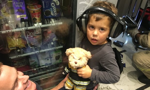 Australian Toddler Has A Memorable First Encounter With A Vending Machine