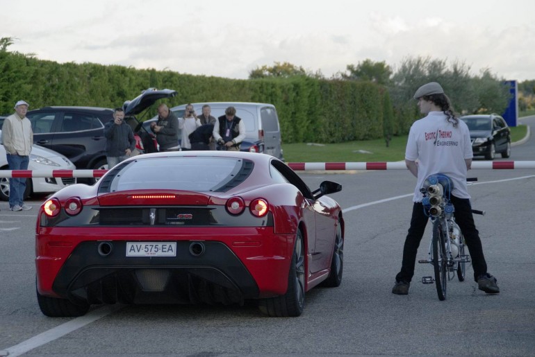 Rocket-Powered Bicycle Leaves Ferrari F430 Scuderia In The Dust!