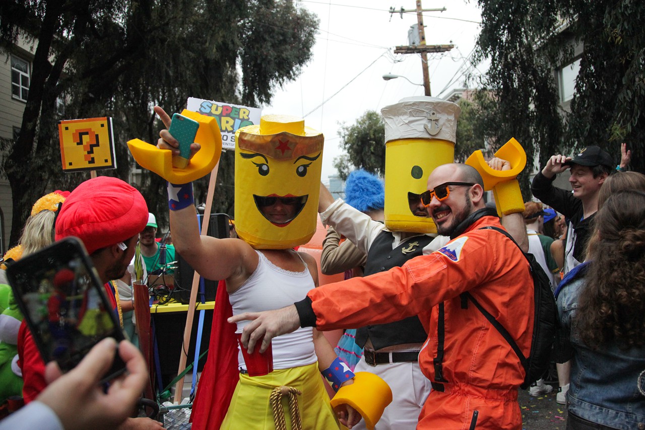 Thousands Brave Chilly San Francisco Morning To 'Run' Goofy Bay To Breakers Race