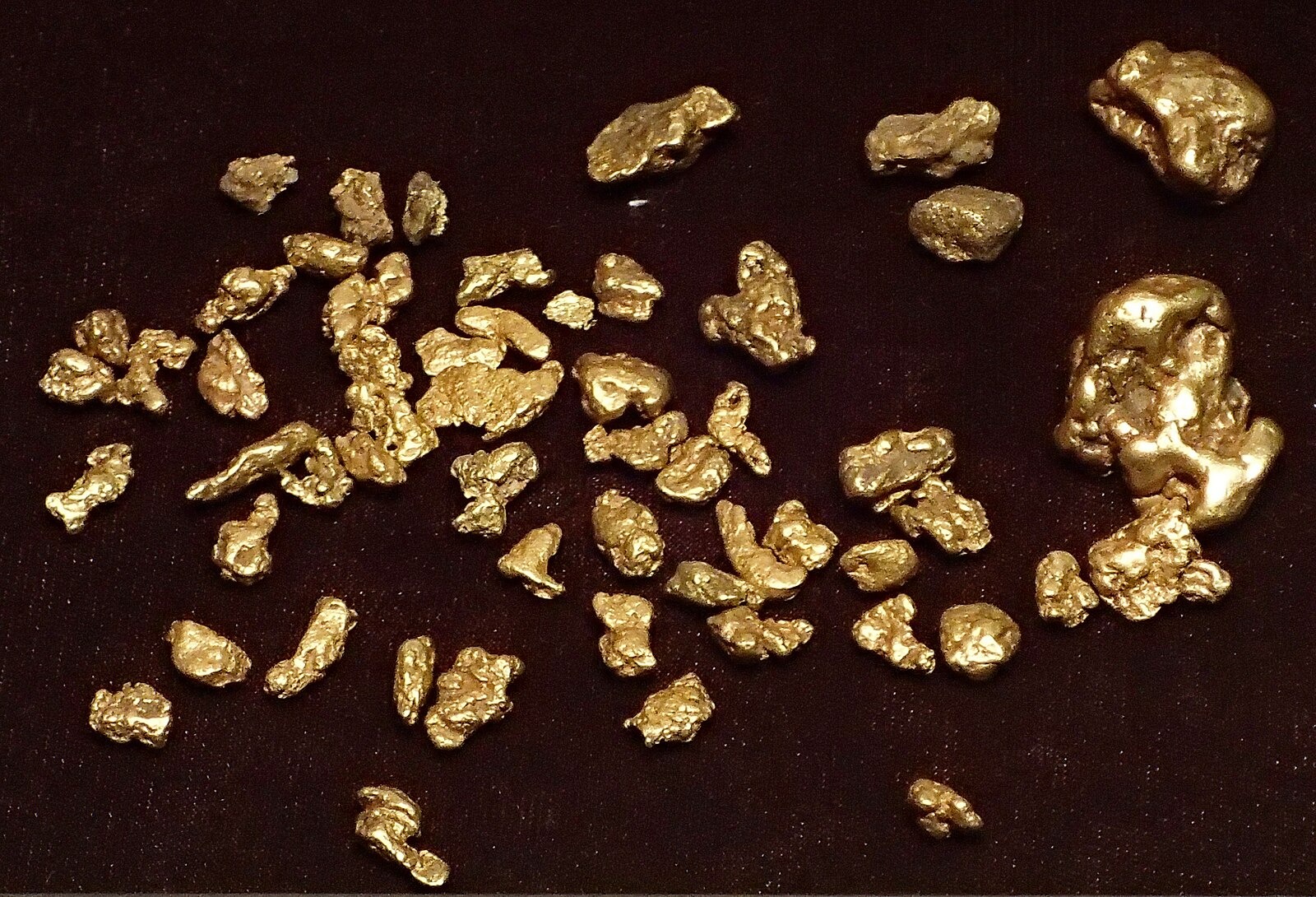 Thieves Steal $700,000 Worth Of Native Gold From Paris Museum