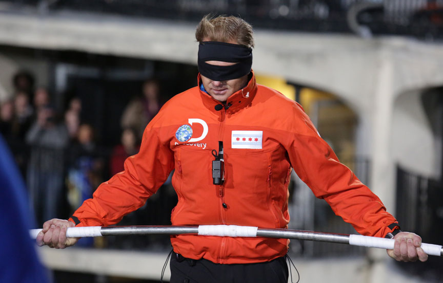 Nik Wallenda's Back-To-Back Tightrope Walks Across Chicago Skyscrapers Are Scarily Exciting!