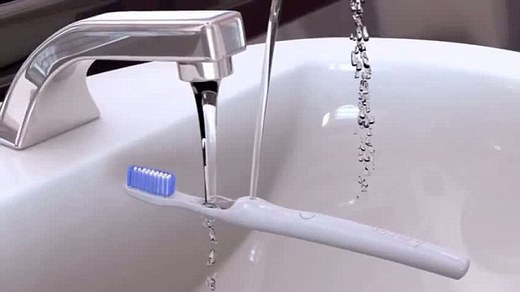 Rinser Toothbrush Magically Transforms Into A Water Fountain!