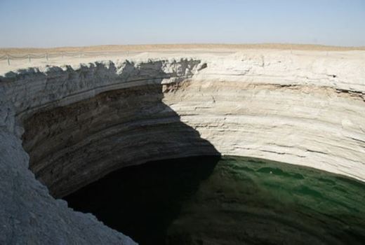 How An Accidental Giant Hole In Central Asia's Karakum Desert Turned Into A Tourist Destination