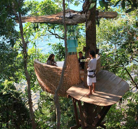 From Airplanes to Earthquakes - The Top 3 Wackiest Restaurants in the World 