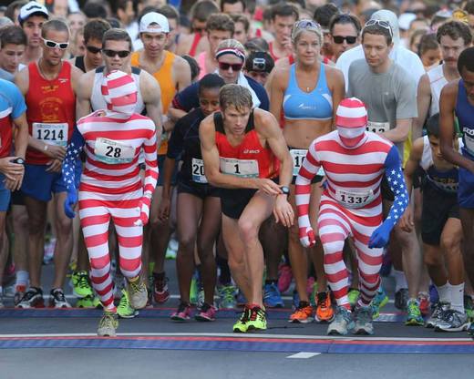 San Francisco's Wacky Bay To Breakers Race Attracts 30,000 'Runners'