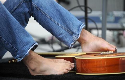 George Dennehy, The Armless Musician That Is Inspiring The World