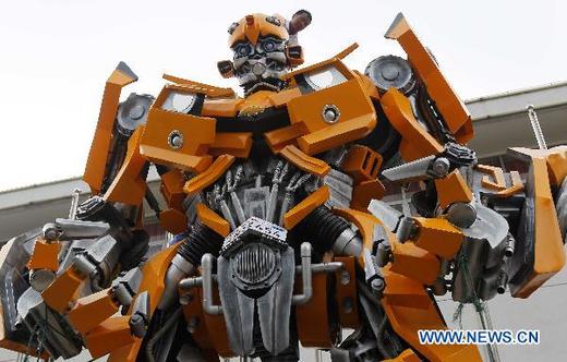 Eight-Ton BumbleBee Greets Fans At World's First Cybertron Conference In Shangai